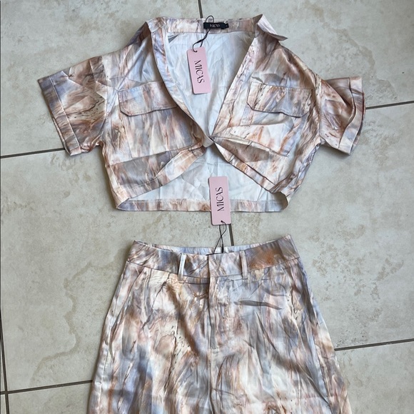 Micas Abstract Two-Piece Set - Picture 3 of 7